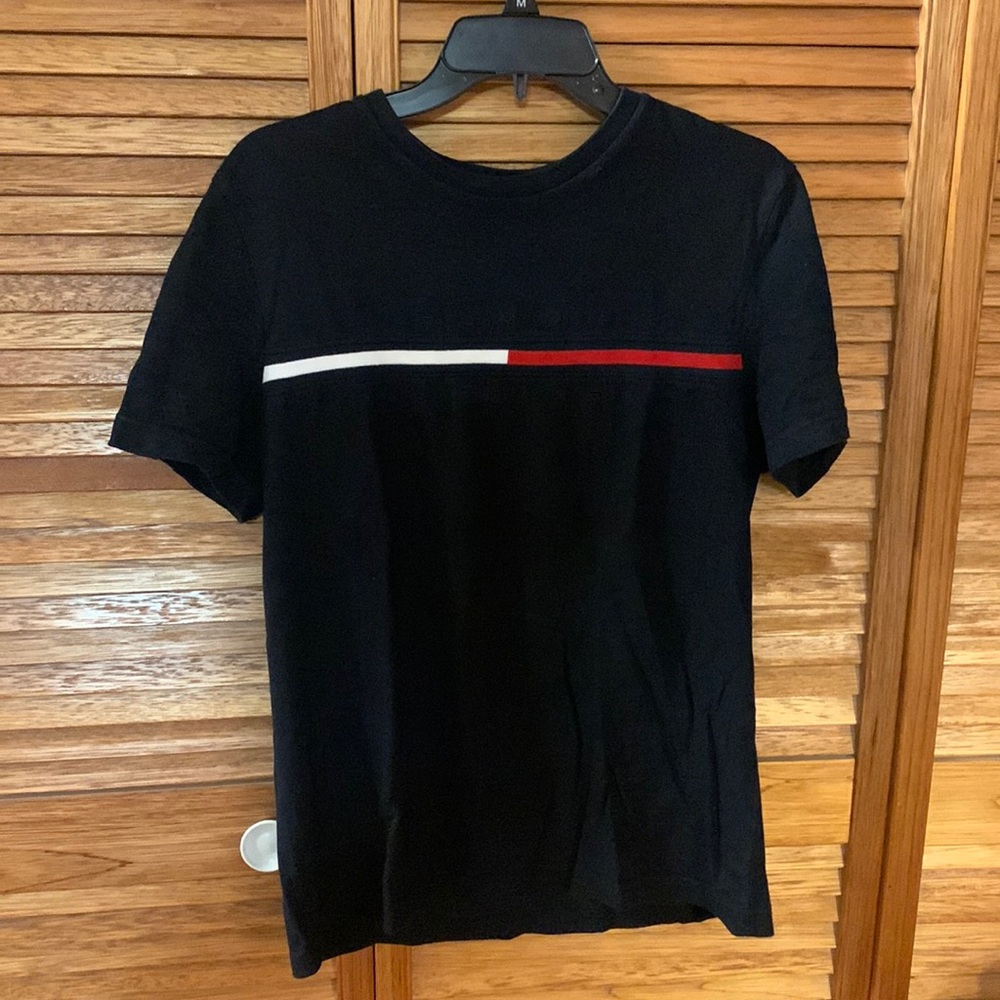 Black Tommy Hilfiger T-shirt (Size M)